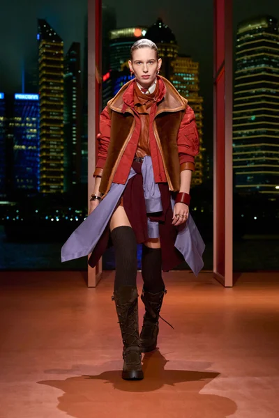 Look 19
